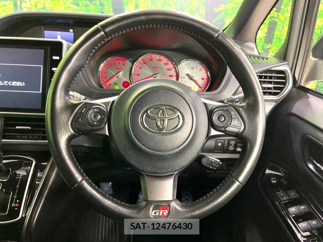 Toyota VOXY 2017-11 8629635-11