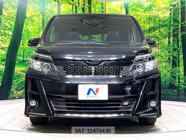 Toyota VOXY 2017-11 8629635-14