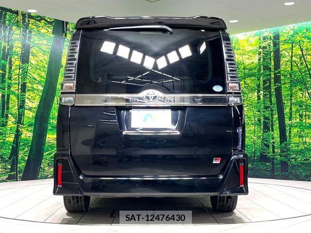 Toyota VOXY 2017-11 8629635-15