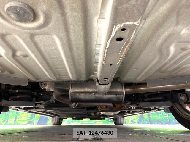 Toyota VOXY 2017-11 8629635-19