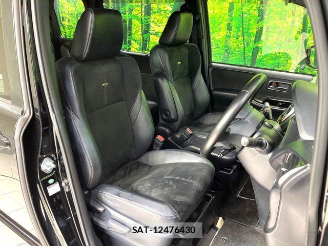 Toyota VOXY 2017-11 8629635-7