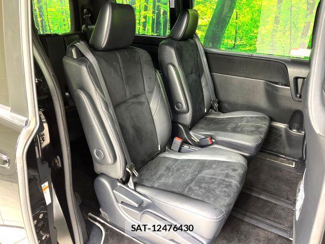 Toyota VOXY 2017-11 8629635-8