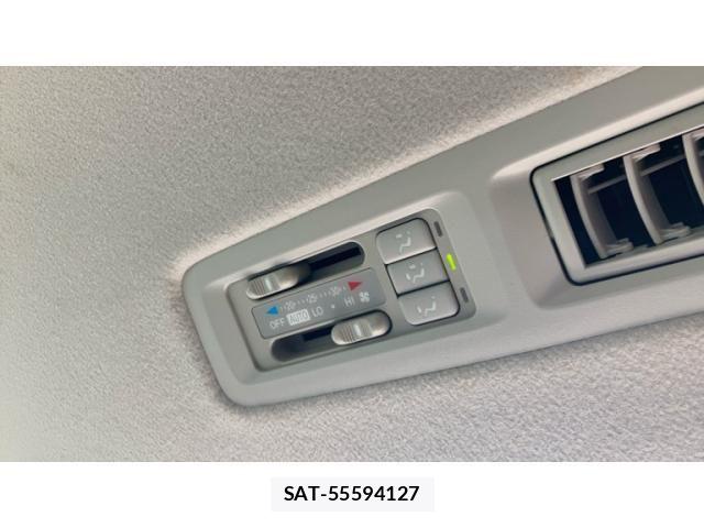 Toyota VOXY 2010-02 8629672-11