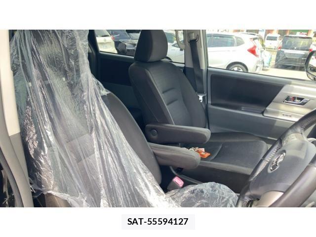 Toyota VOXY 2010-02 8629672-13