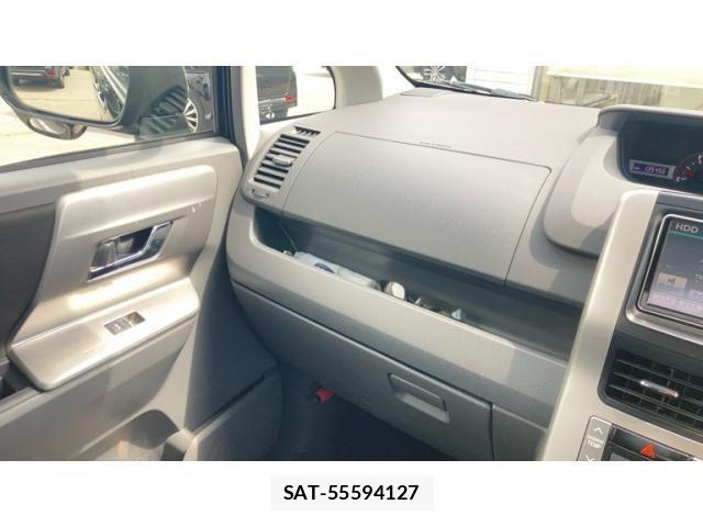 Toyota VOXY 2010-02 8629672-24