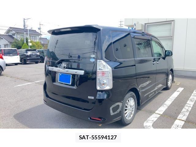 Toyota VOXY 2010-02 8629672-7