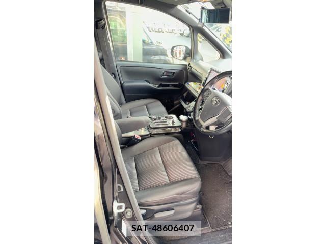 Toyota VOXY 2019-04 8629629-11
