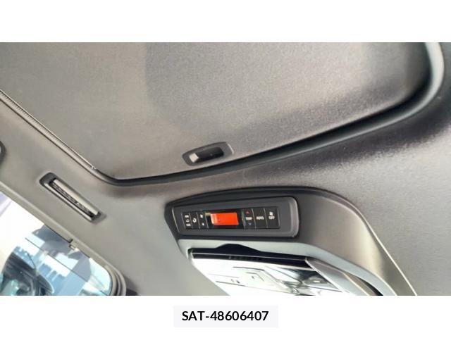 Toyota VOXY 2019-04 8629629-15
