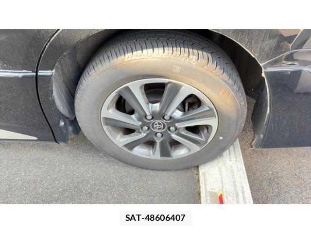 Toyota VOXY 2019-04 8629629-16