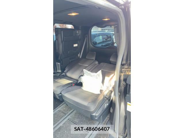 Toyota VOXY 2019-04 8629629-18