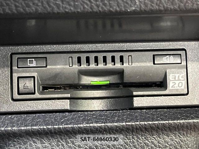 Toyota VOXY 2017-03 8629643-9