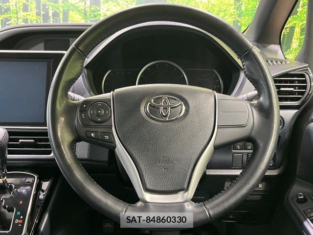 Toyota VOXY 2017-03 8629643-14