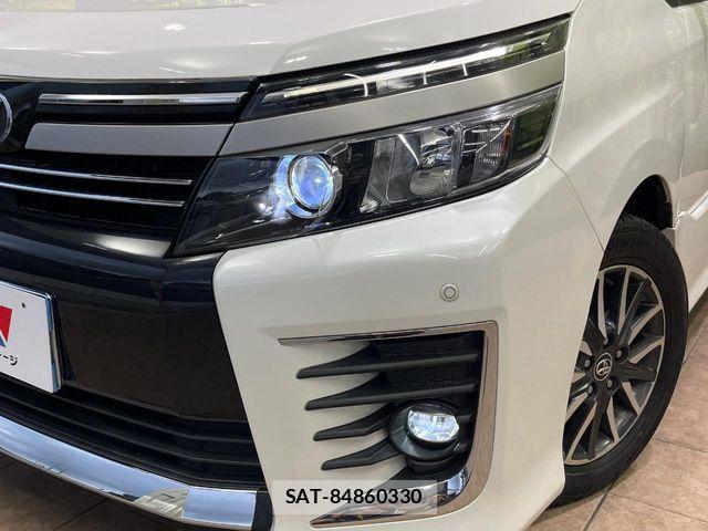 Toyota VOXY 2017-03 8629643-15