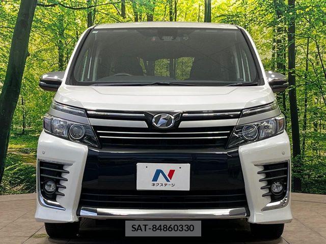 Toyota VOXY 2017-03 8629643-17