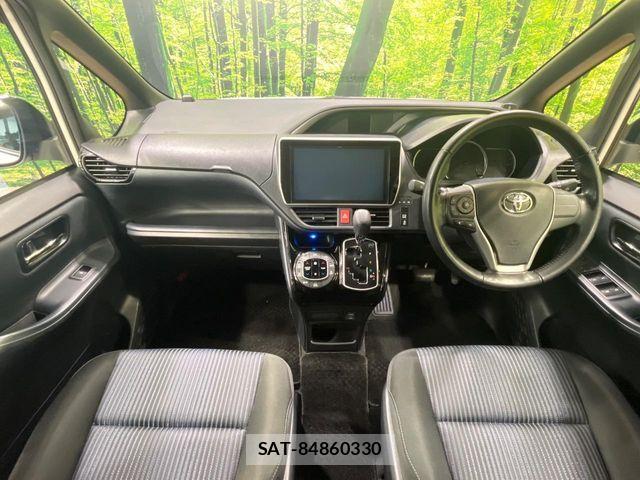 Toyota VOXY 2017-03 8629643-1