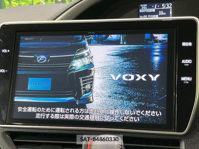 Toyota VOXY 2017-03 8629643-2