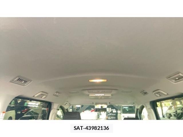 Toyota VOXY 2015-09 8629664-11