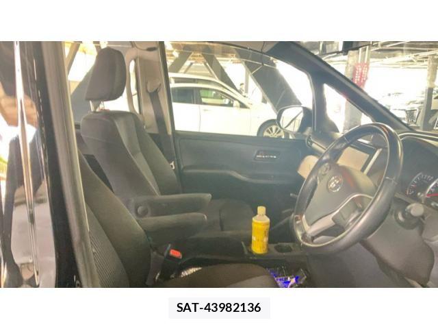 Toyota VOXY 2015-09 8629664-13