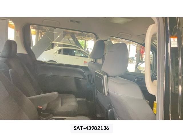 Toyota VOXY 2015-09 8629664-15