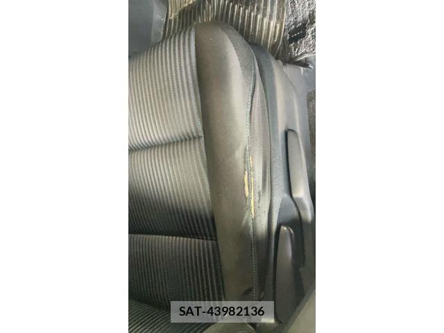 Toyota VOXY 2015-09 8629664-16