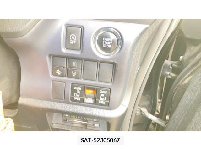 Toyota VOXY 2016-03 8629661-7
