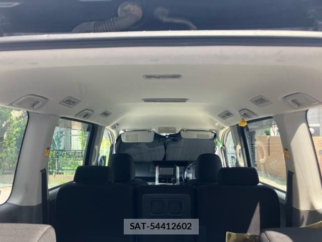 Toyota VOXY 2008-07 8629677-12