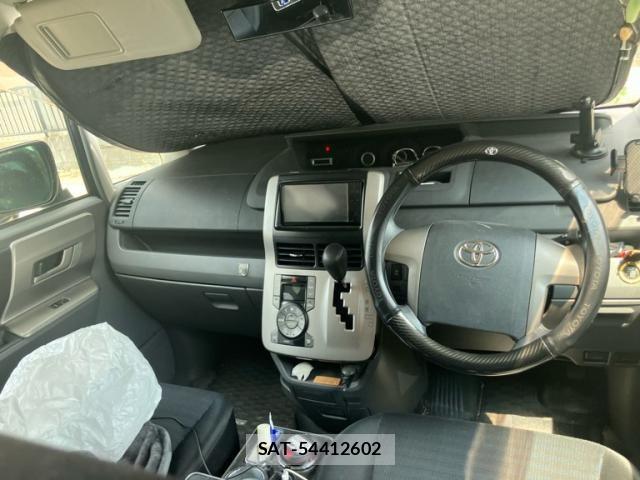 Toyota VOXY 2008-07 8629677-14