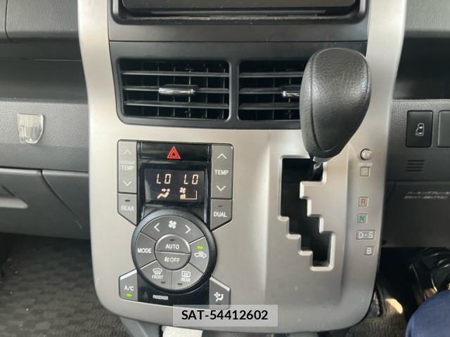 Toyota VOXY 2008-07 8629677-19