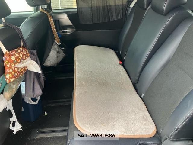 Toyota VOXY 2013-12 8629671-15