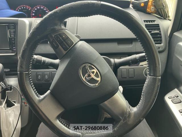 Toyota VOXY 2013-12 8629671-18