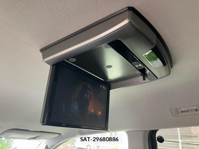 Toyota VOXY 2013-12 8629671-24