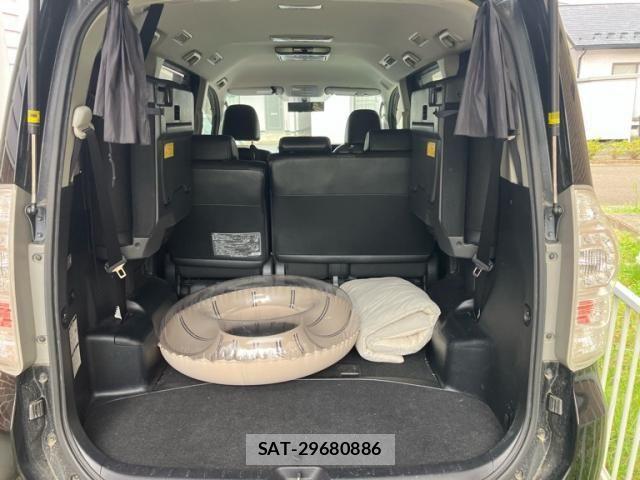 Toyota VOXY 2013-12 8629671-26