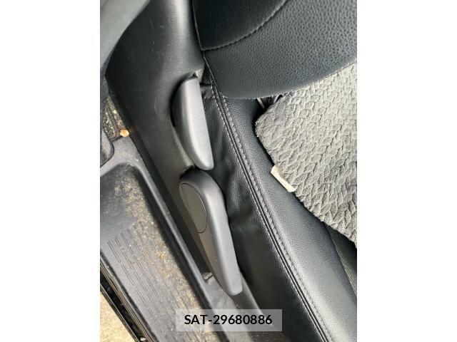 Toyota VOXY 2013-12 8629671-27
