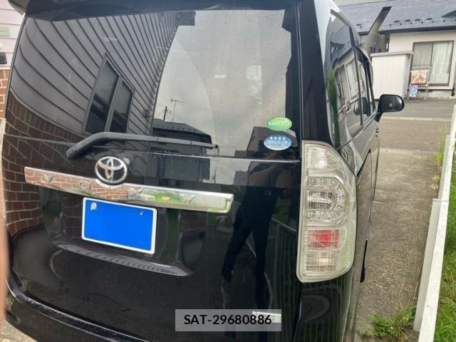 Toyota VOXY 2013-12 8629671-3