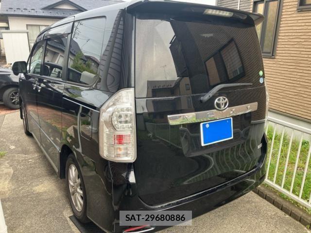 Toyota VOXY 2013-12 8629671-4
