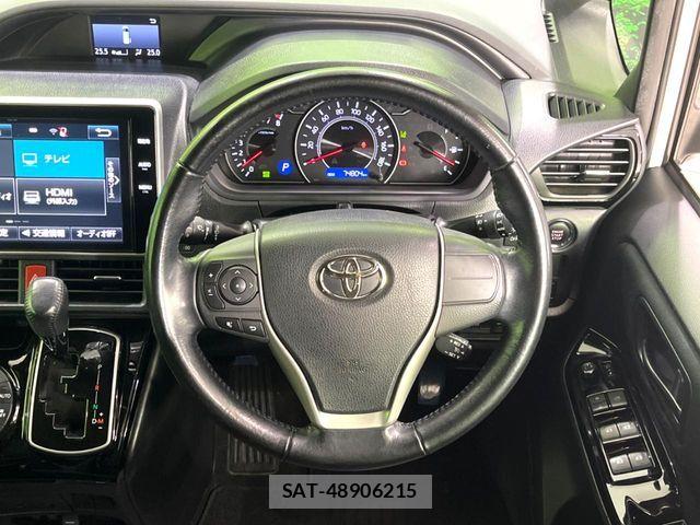 Toyota VOXY 2017-08 8629636-11