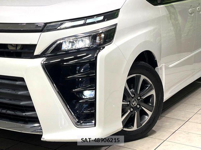 Toyota VOXY 2017-08 8629636-12
