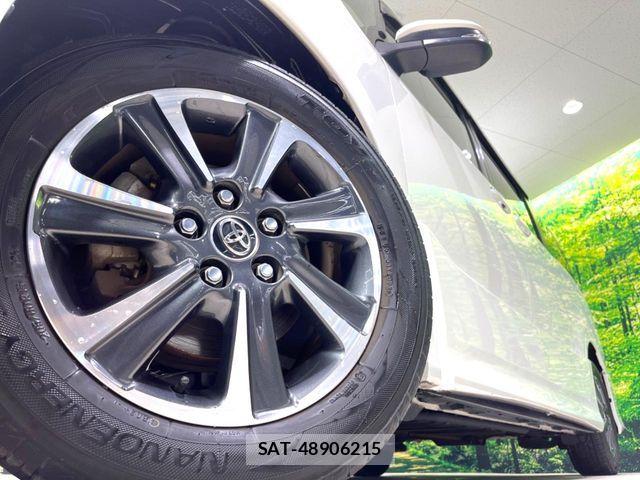 Toyota VOXY 2017-08 8629636-13