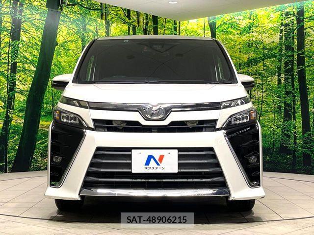 Toyota VOXY 2017-08 8629636-14