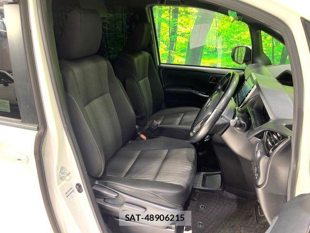 Toyota VOXY 2017-08 8629636-7