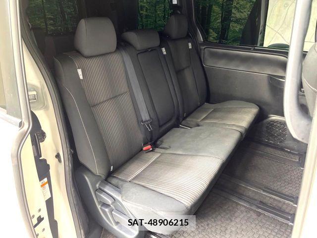 Toyota VOXY 2017-08 8629636-8