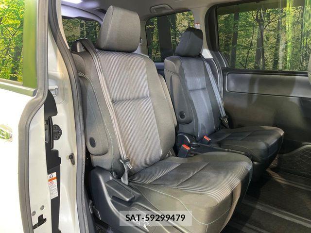 Toyota VOXY 2015-12 8629659-9