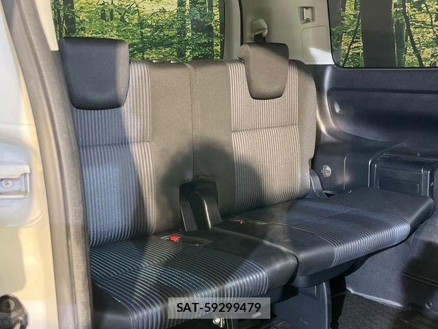 Toyota VOXY 2015-12 8629659-10