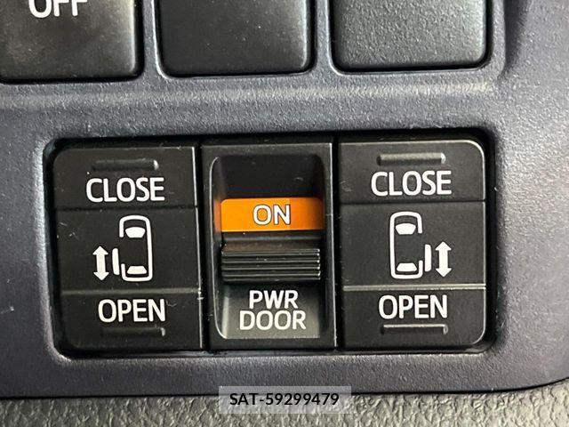 Toyota VOXY 2015-12 8629659-5