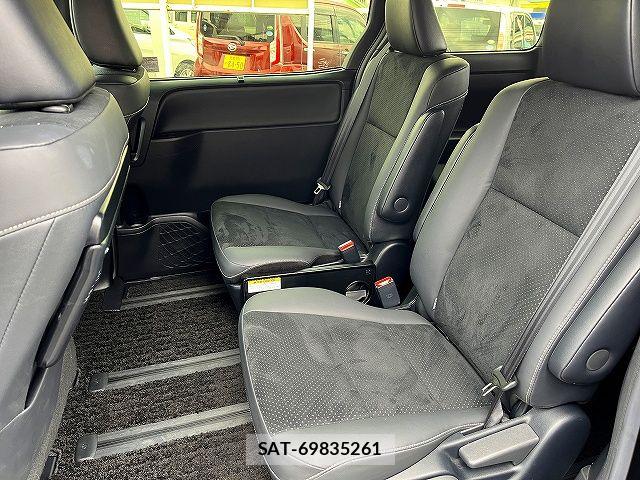 Toyota VOXY 2021-03 8629628-12