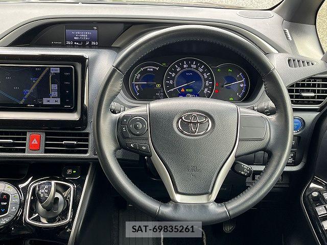 Toyota VOXY 2021-03 8629628-13