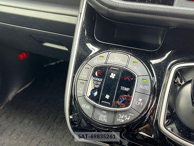 Toyota VOXY 2021-03 8629628-14
