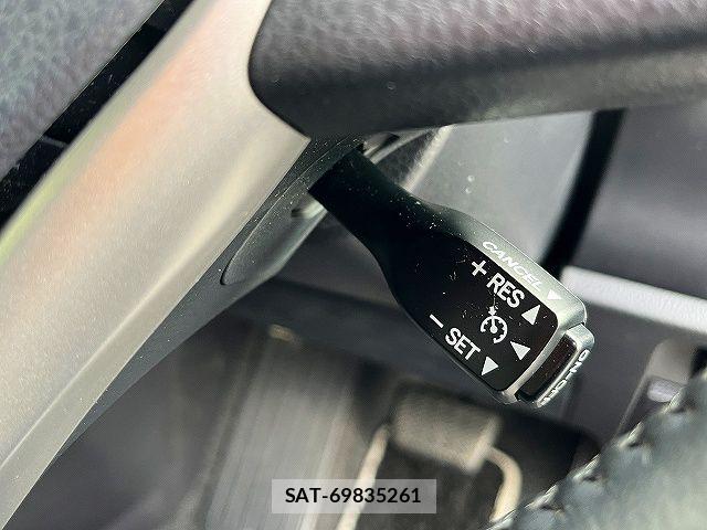 Toyota VOXY 2021-03 8629628-16
