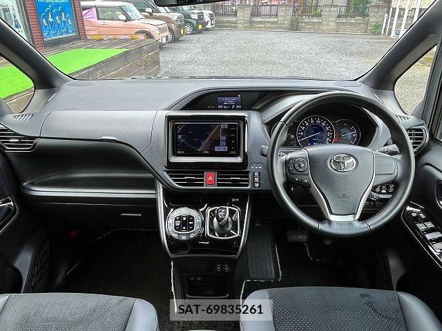 Toyota VOXY 2021-03 8629628-1