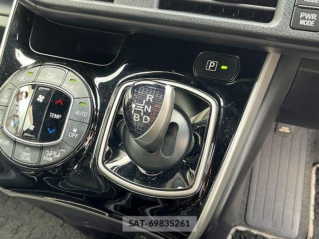 Toyota VOXY 2021-03 8629628-19